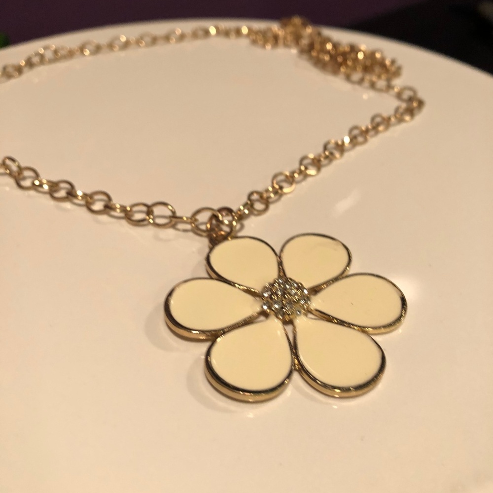 White long flower necklace